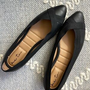 Air support black flats
